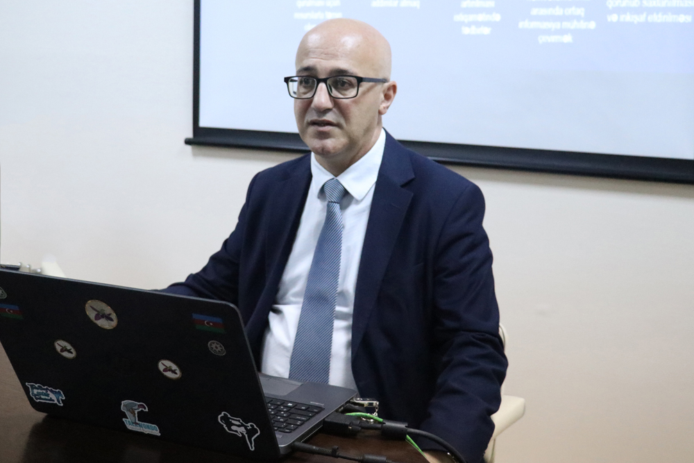 Diasporla İş üzrə Dövlət Komitəsinin şöbə müdiri  Azərbaycan Universitetinin tələbələri ilə görüşüb