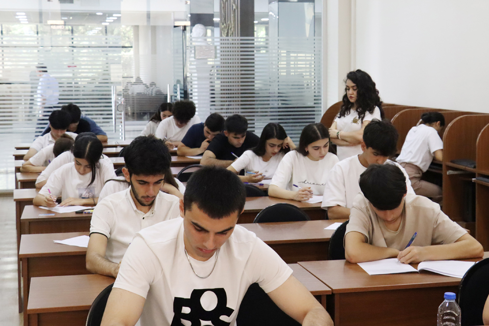 Azərbaycan Universitetində yaz imtahan sessiyası başlayıb