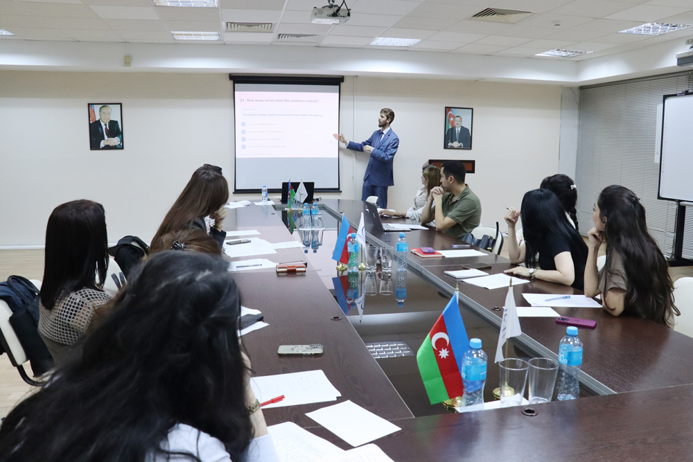 Xarici dillər kafedrası esse yazılarının qiymətləndirilməsinə dair təlim – seminar təşkil edib