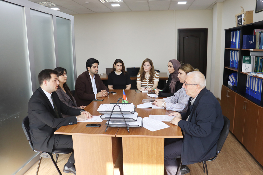Sosial işin təşkili kafedrasında təhsil proqramlarının əmək bazarının tələblərinə uyğunluğu müzakirə olunub